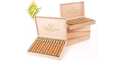 Cigar roller demonstrations in Florida brings an experience for your guests